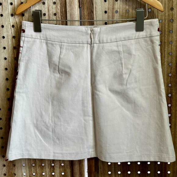 Valeria’s Boutique Embroidered Floral Mini Skirt Cream Red Size Medium - Picture 4 of 6